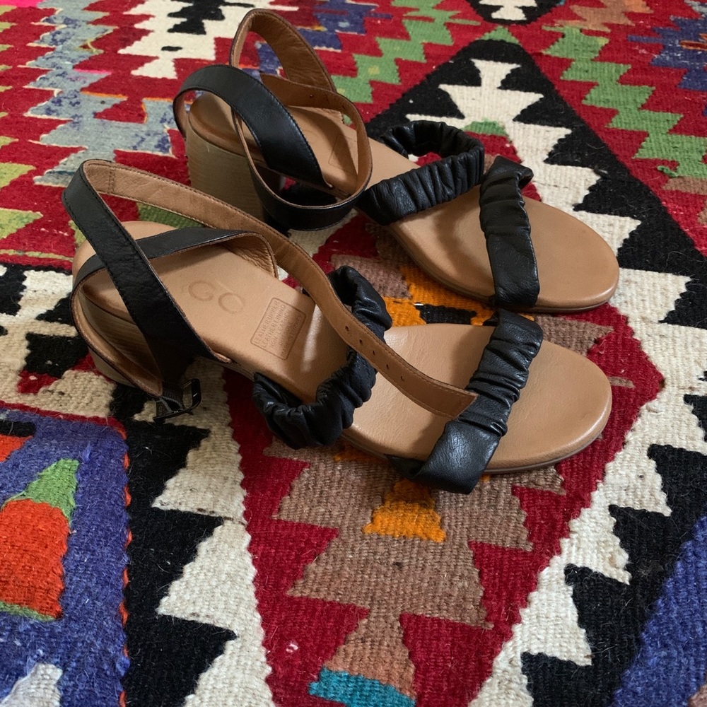 MAGO leather ankle wrap sandal heel buckle strappy neutral elevated basic 41 10
